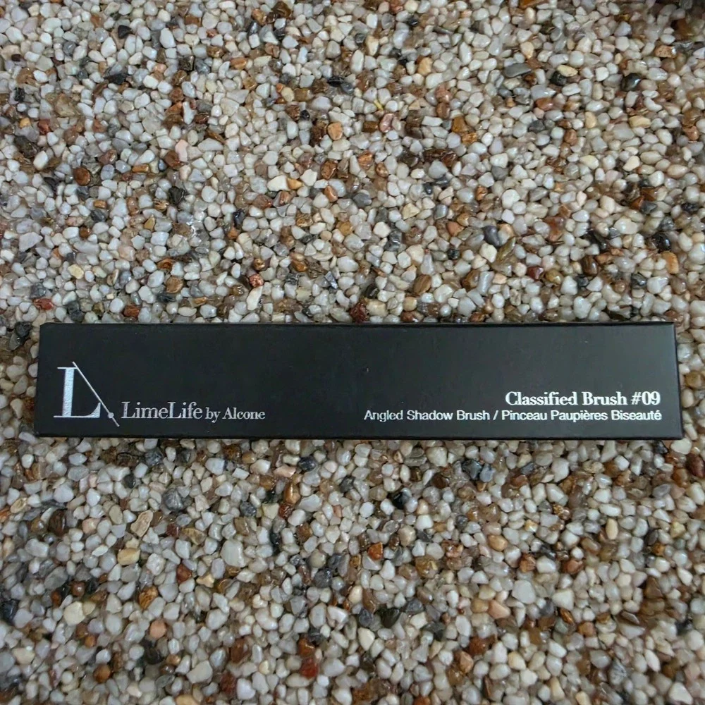 LimeLife by Alcone #09 Angled Shadow Brush and Black Eyeliner Pencil Set